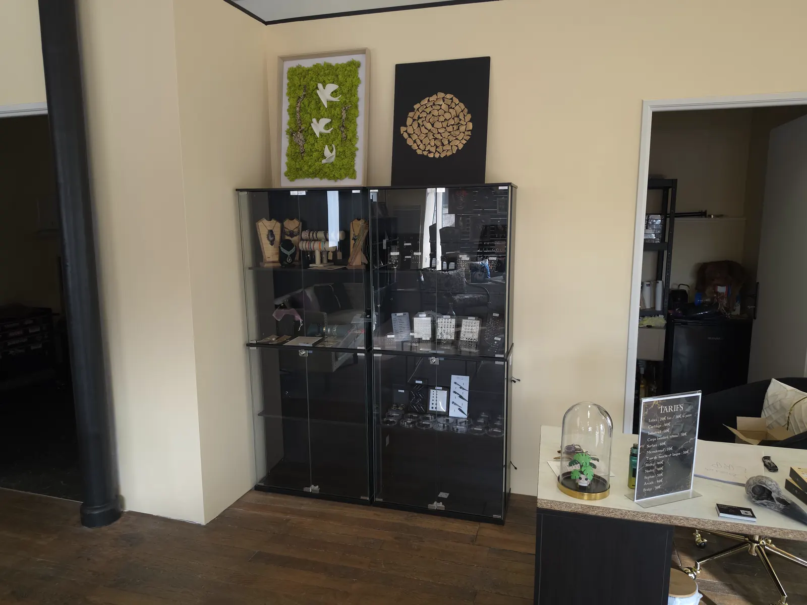 Vitrines de bijoux du studio Corpus & Artifex
